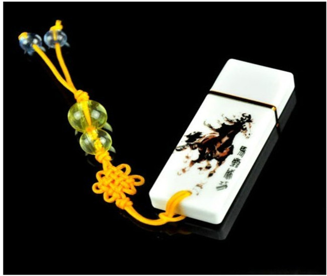 這款馬到成功陶瓷四件由深圳專(zhuān)業(yè)U盤(pán)廠家制作