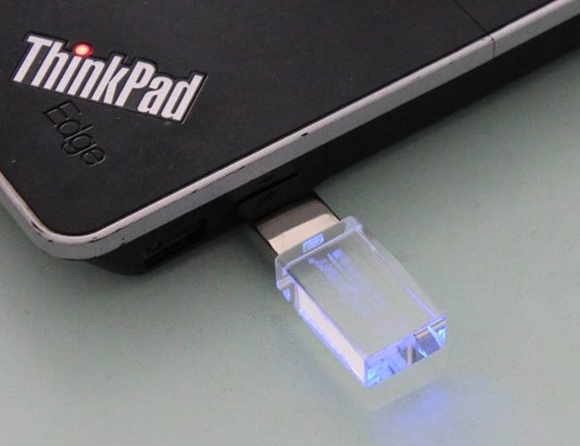 米奧特蘭國際會展中心定制U盤禮品 3D內(nèi)雕發(fā)光水晶U盤生產(chǎn)工廠 水晶U盤定制廠家