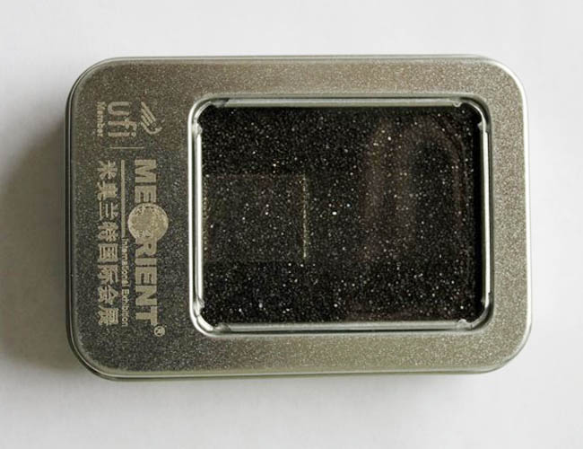 水晶U盤,發(fā)光U盤,會展中心U盤,米奧特蘭國際U盤